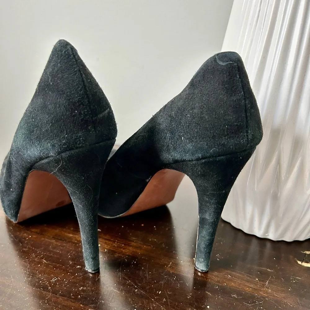 BCBG stilettos black